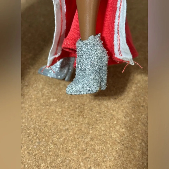 5/$25 
LOL Surprise Royal Bee OMG Fashion Doll 10 " Good Used Condition - Picture 4 of 9